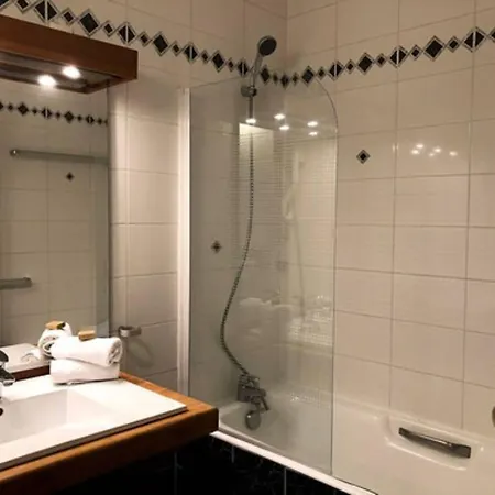 מלון Entre Terre Et 3*