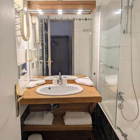 Hotell Entre Terre Et 3*