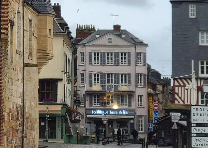 和地球之间的海酒店 酒店