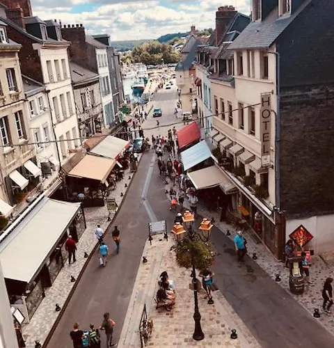 和地球之间的海酒店